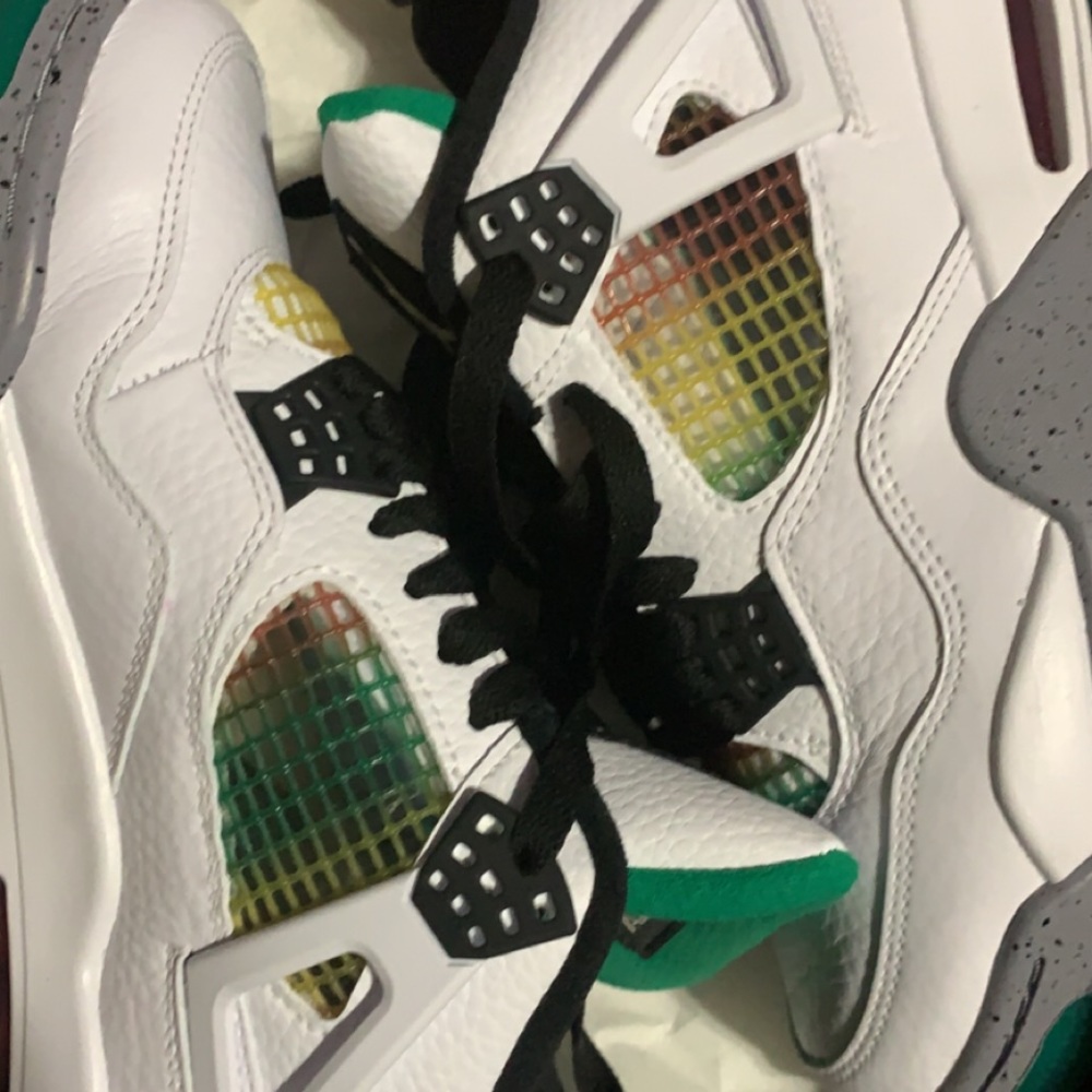 Wmn Jordan 4 size 6.5